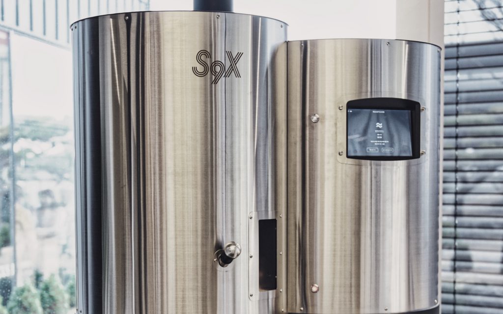 Le torréfacteur S9X de Stronghold dans un café.
