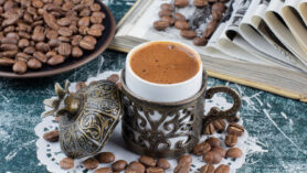 Les secrets du café turc : découvrez la vérité cachée derrière cette boisson ancestrale.