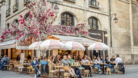 Préparez vous à être surpris : explorez les cafés les plus insolites du monde qui vont vous étonner !
